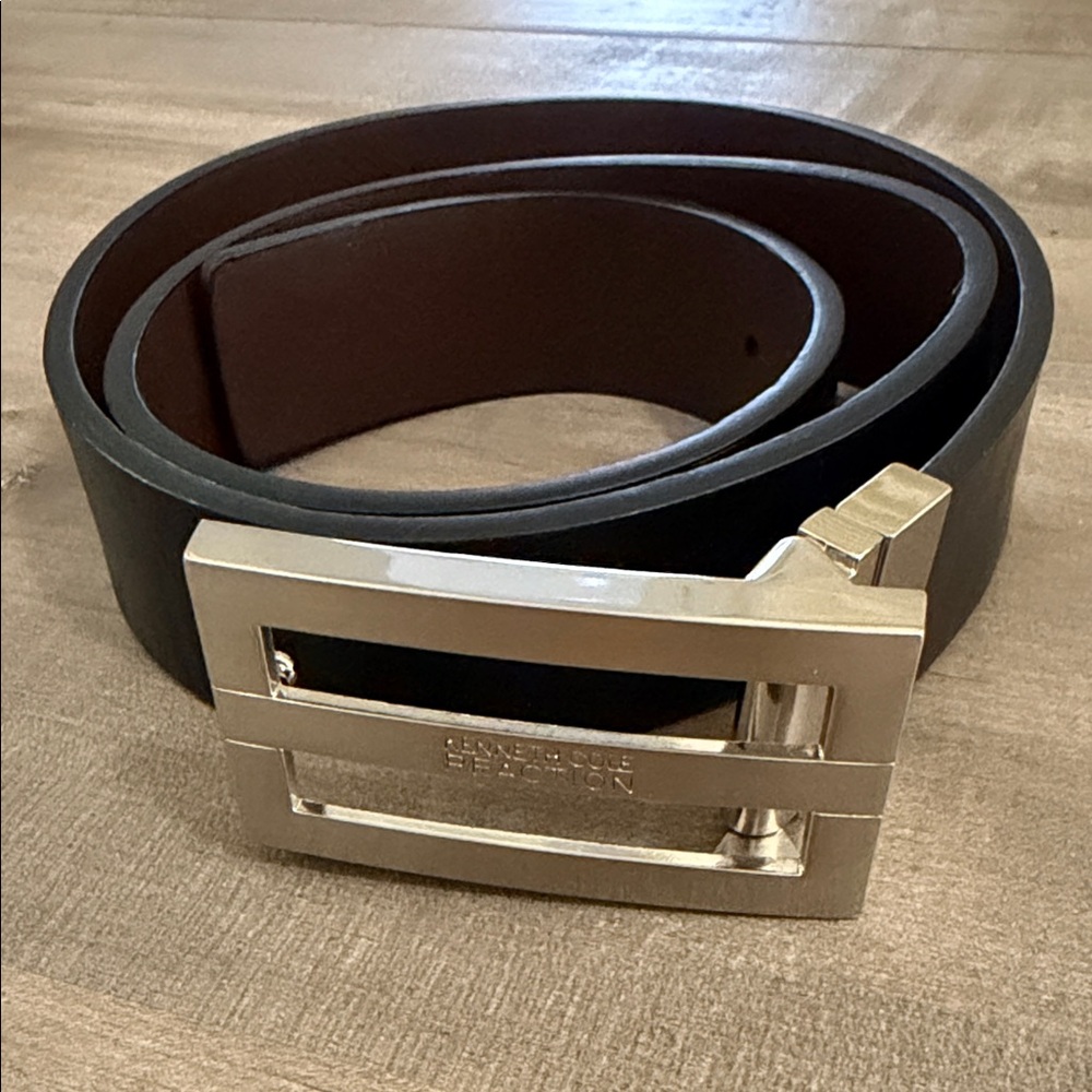Kenneth Cole Reaction reversible black/brown with logo belt Sz 32/80